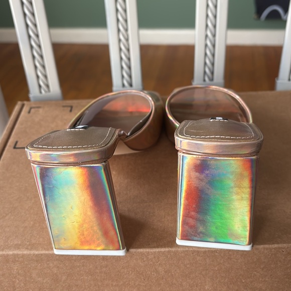 New women’s Sz 8M gold  irisdescent glam high heels on the go slide sandals - Picture 10 of 14